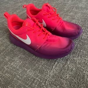 Nike Roshe women’s size 6 tennis shoes